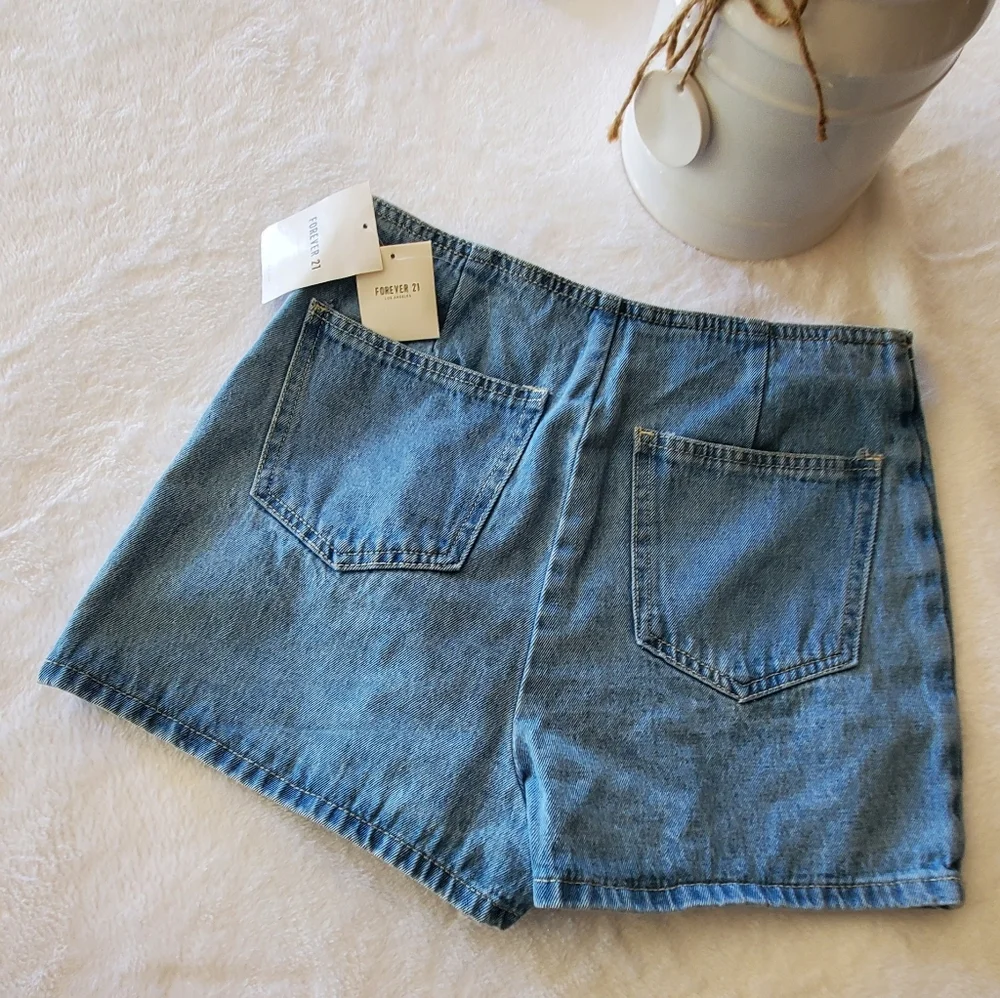 Women shorts - Picture 11 of 11